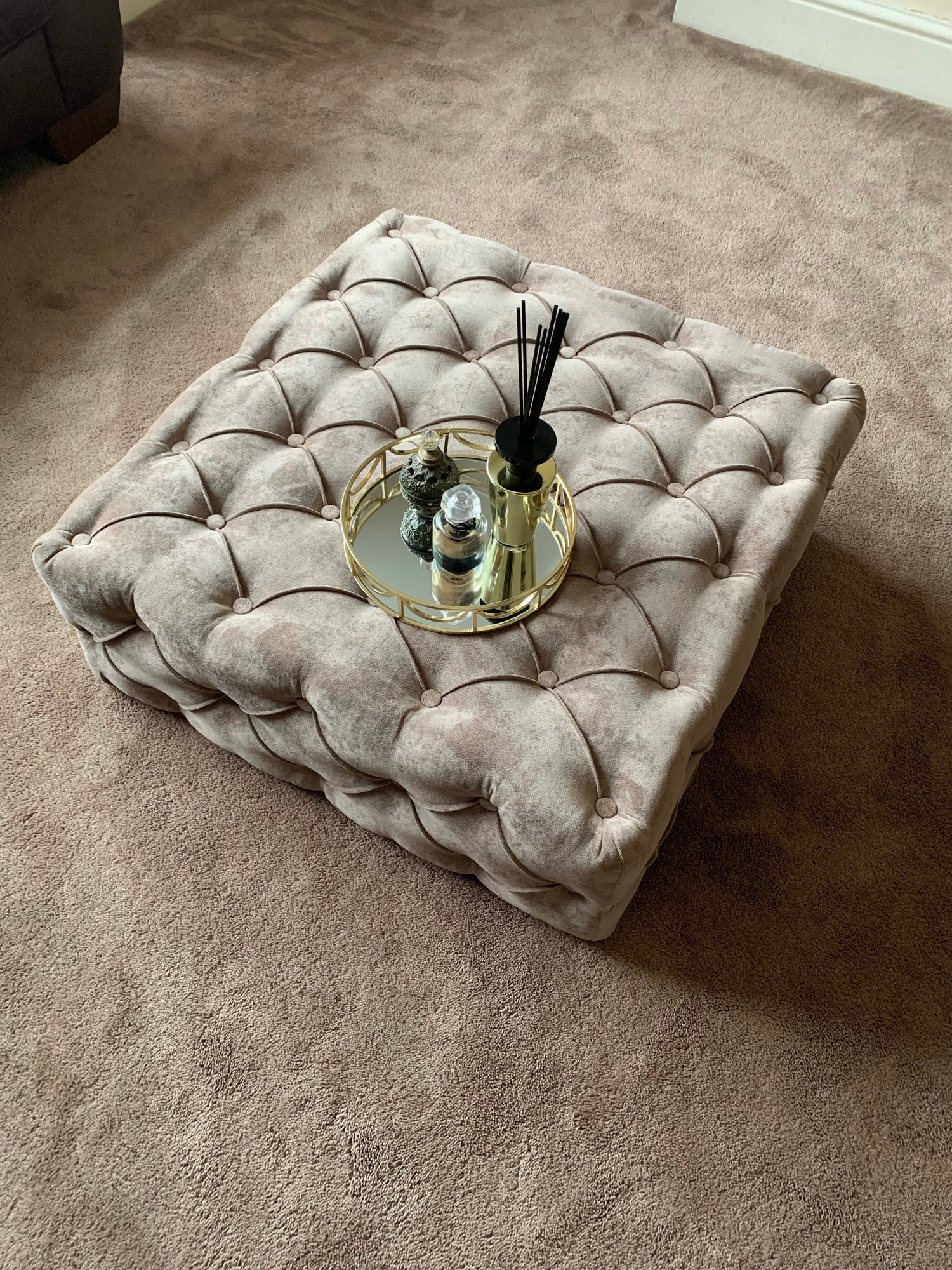 CHESTERFIELD BUTTON FOOTSTOOLS - ISTOOLS