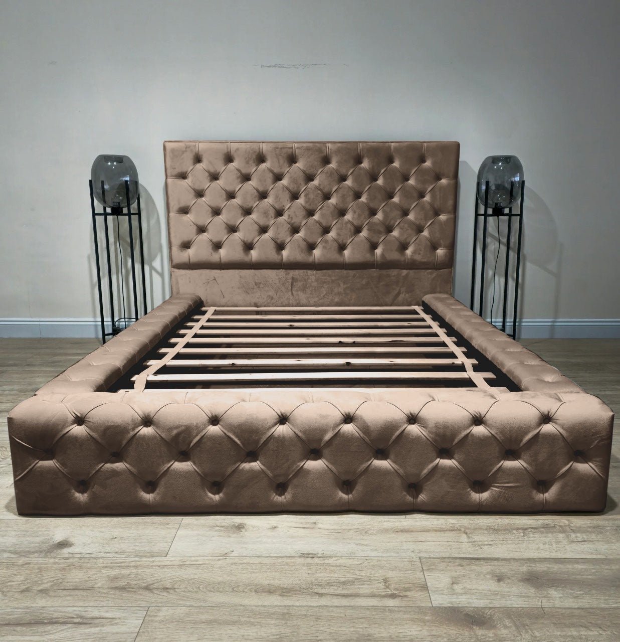 Brown bose bed chesterfield tufted matching buttons - ISTOOLS