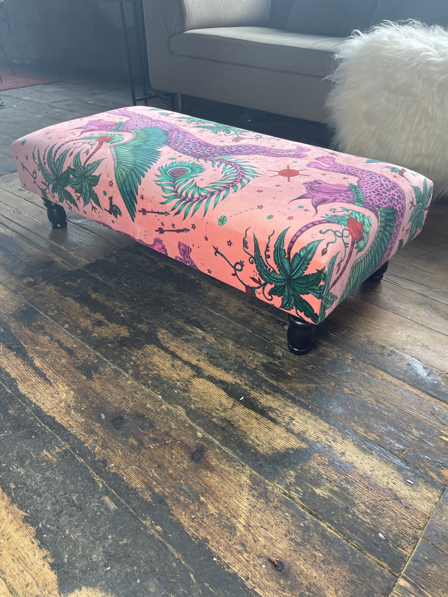 Contact us | PREMIUM MADE TO ORDER | AVAILABLE LYNX DRAGON FOOTSTOOL | POUFFE | FOOTSTOOL | - ISTOOLS