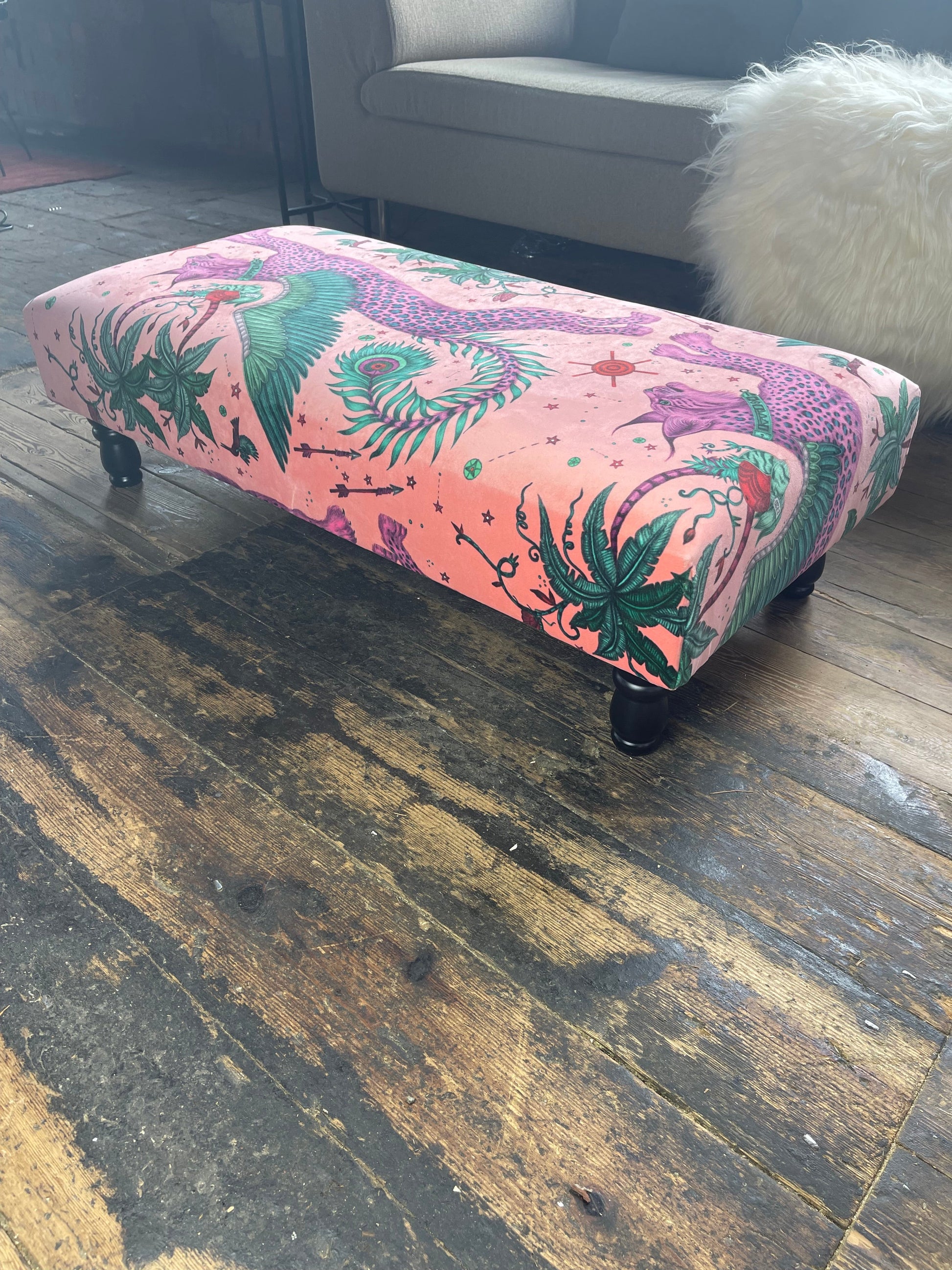 Contact us | PREMIUM MADE TO ORDER | AVAILABLE LYNX DRAGON FOOTSTOOL | POUFFE | FOOTSTOOL | - ISTOOLS