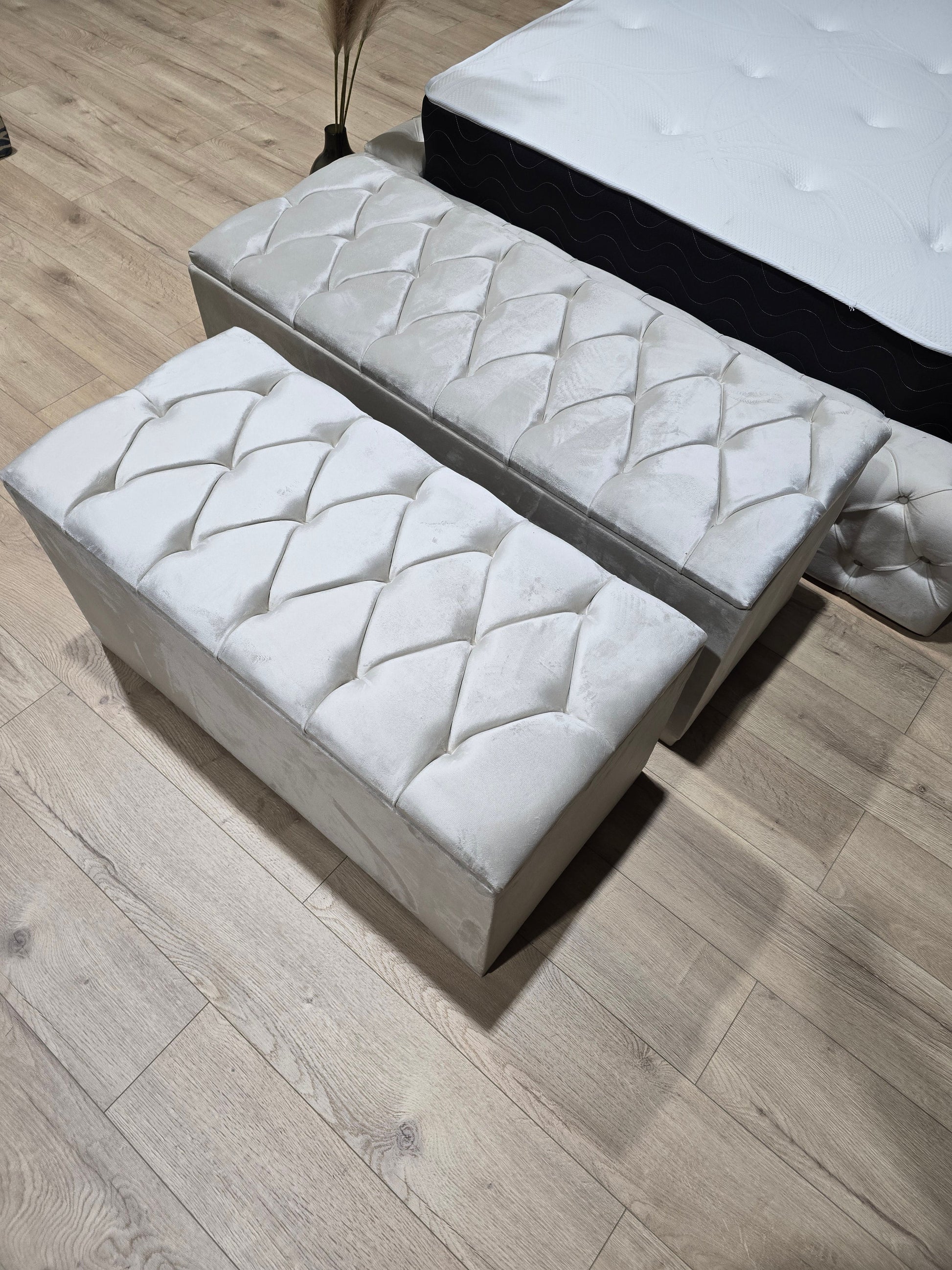 Cream large Ottoman deep bedroom storage box chesterfield bench seat - ISTOOLS