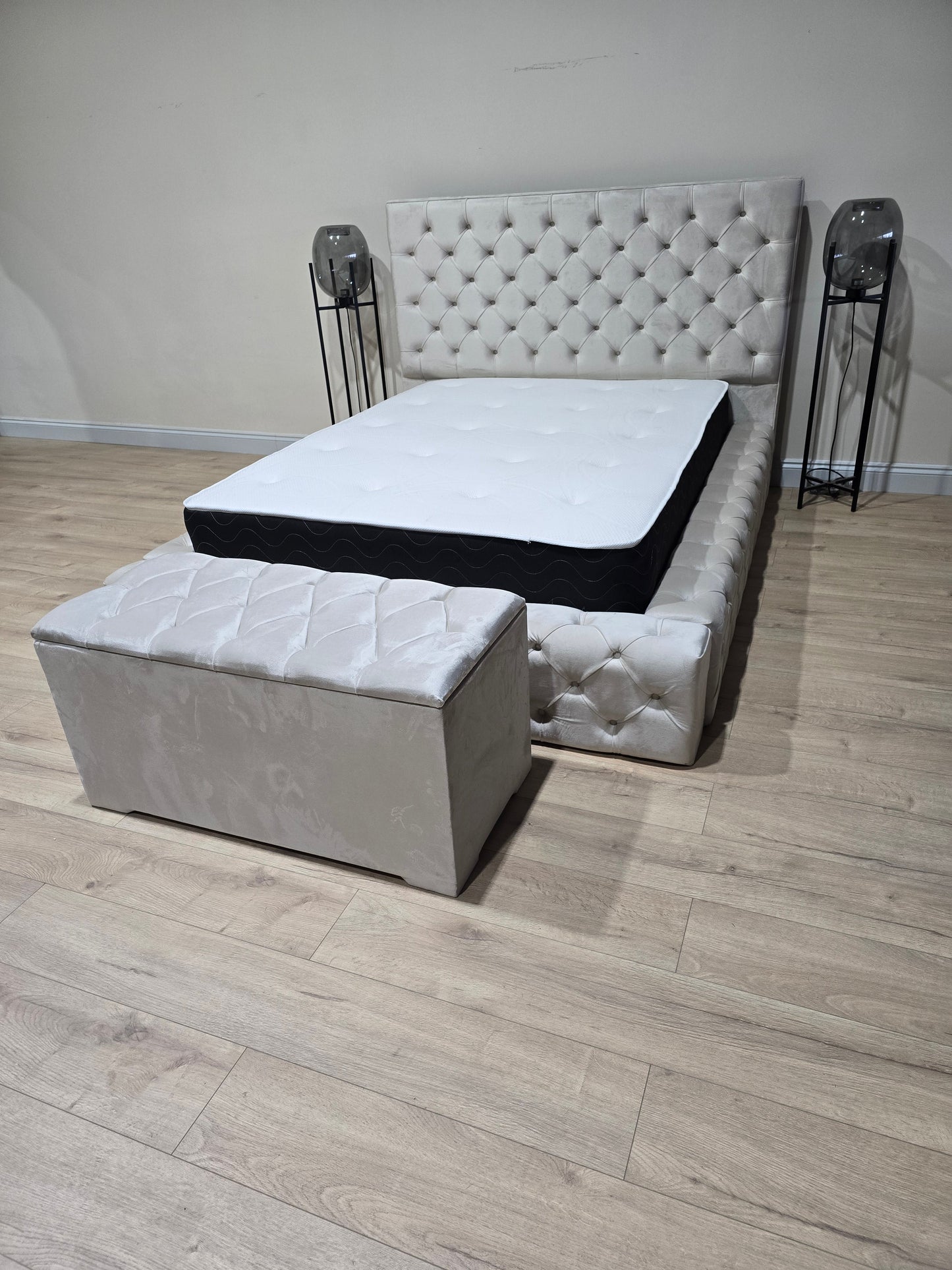 Creamy white bose bed chesterfield tufted matching buttons - ISTOOLS