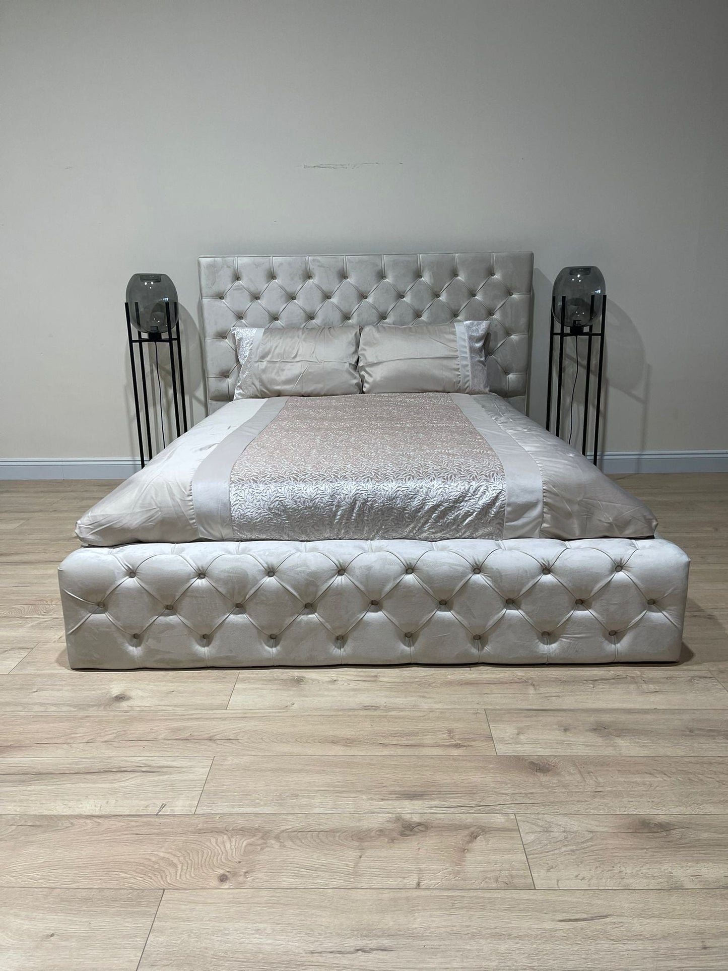 Creamy white bose bed chesterfield tufted matching buttons - ISTOOLS