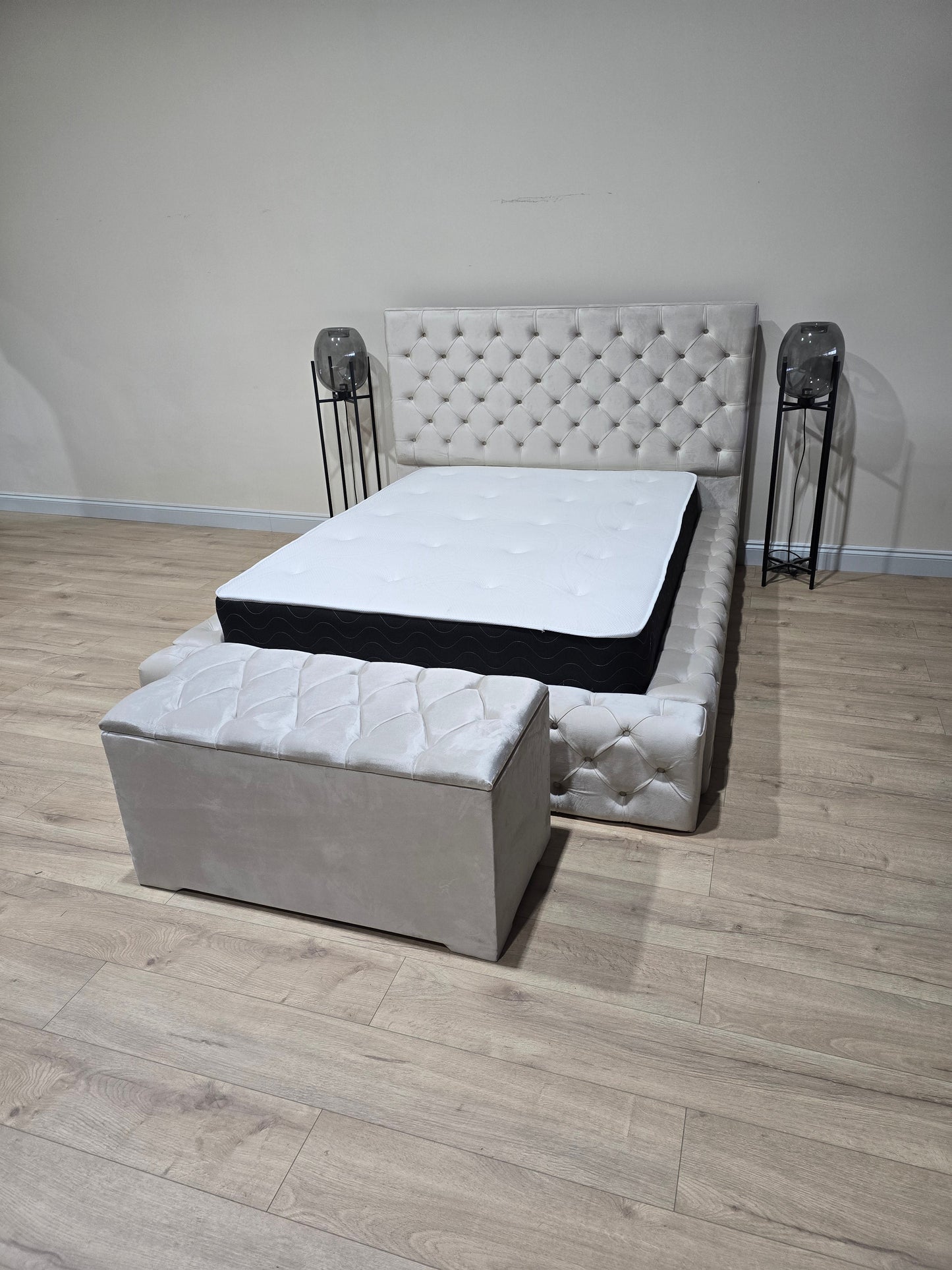 Ottoman end of bed deep storage box chesterfield lid - ISTOOLS