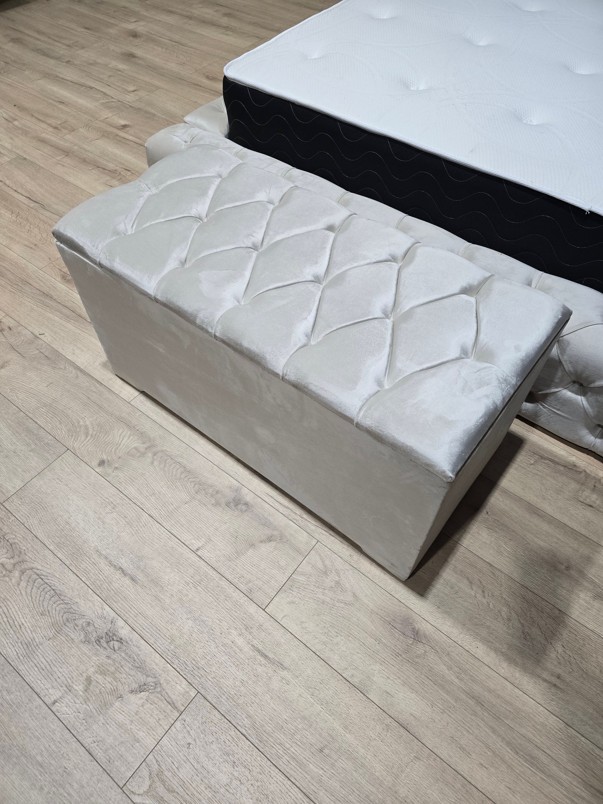 Ottoman end of bed deep storage box chesterfield lid - ISTOOLS