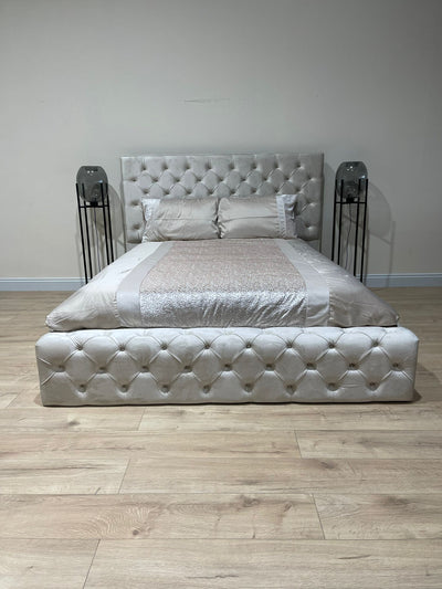 Creamy white  bose bed chesterfield tufted matching buttons