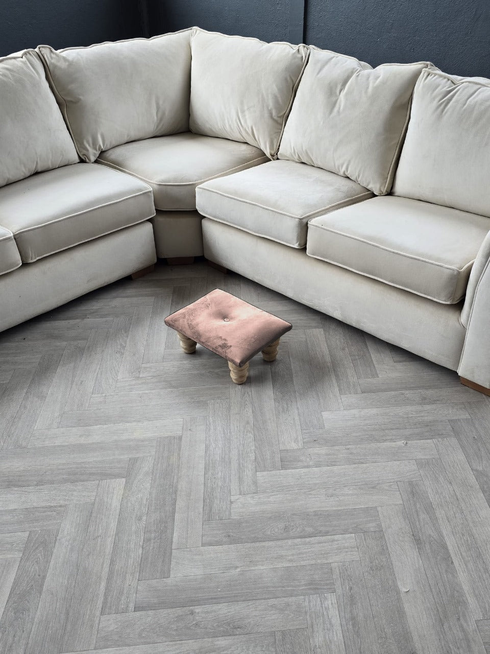 Small brown footrest pouffe - ISTOOLS