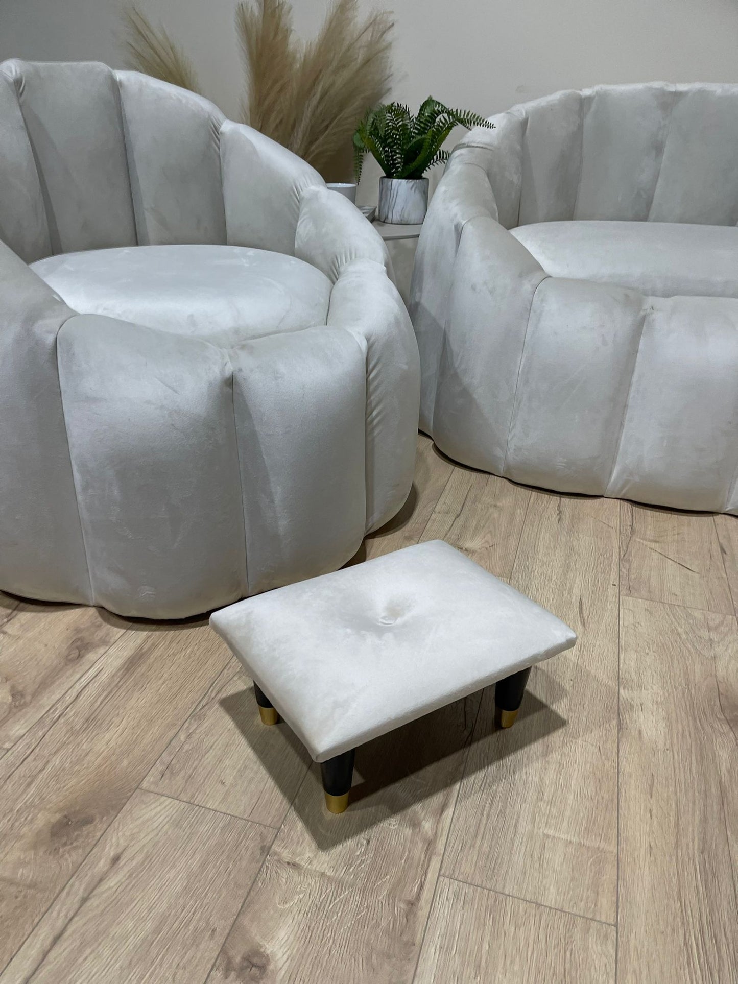 Small creamy white footrest pouffe - ISTOOLS