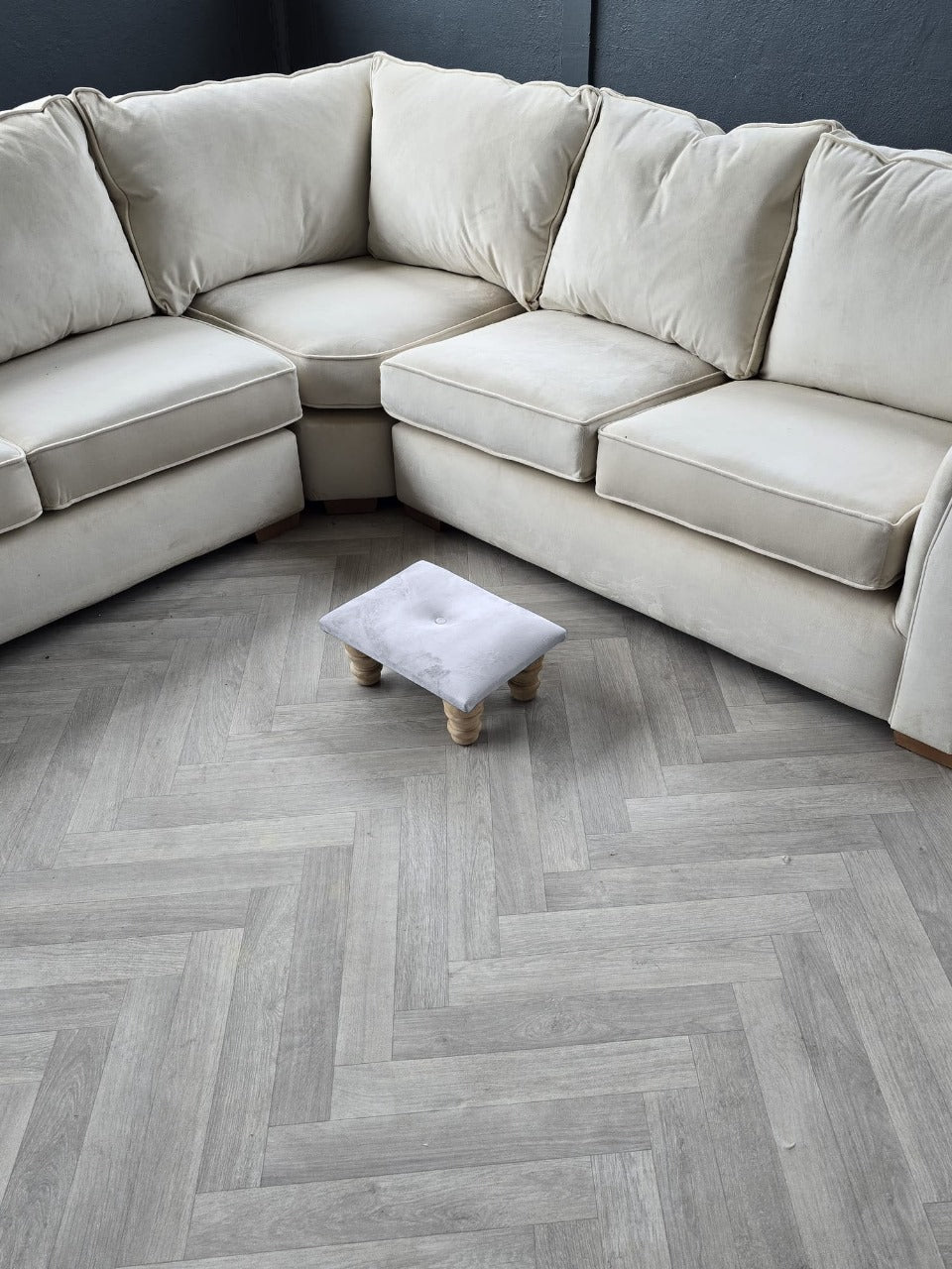 Small creamy white footrest pouffe - ISTOOLS