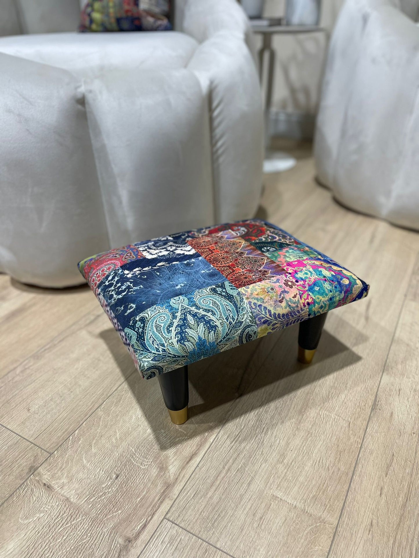 Small demask footrest pouffe - ISTOOLS