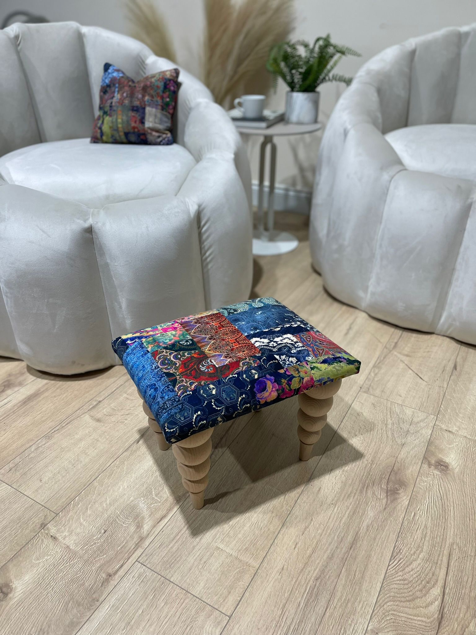 Small demask footrest pouffe - ISTOOLS