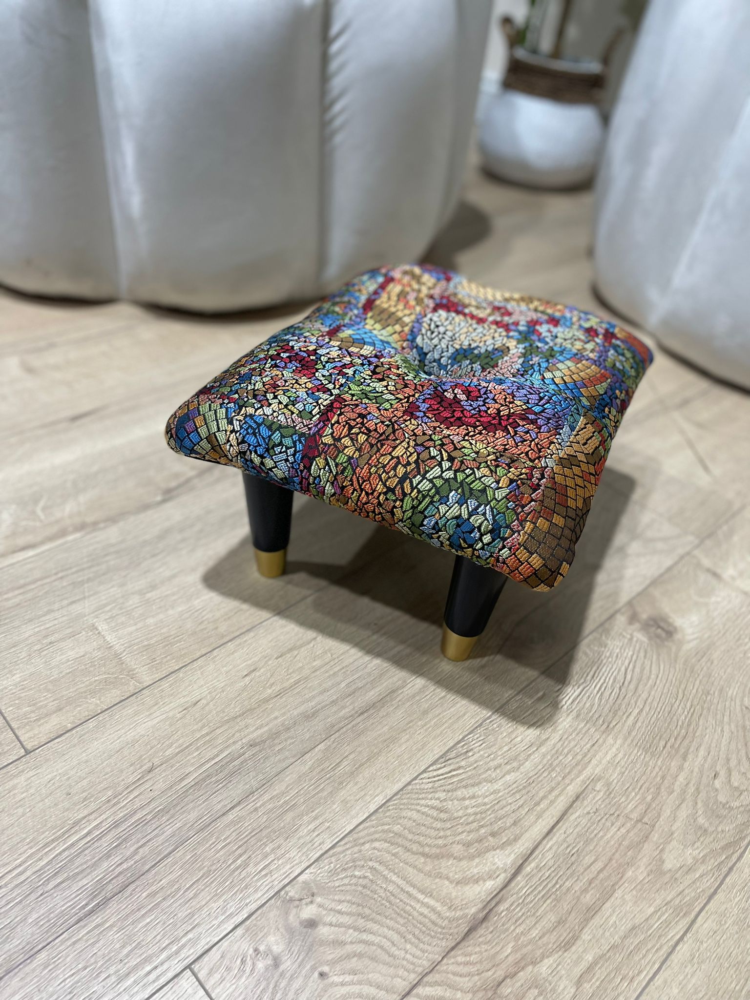 Small stained glass footrest pouffe - ISTOOLS