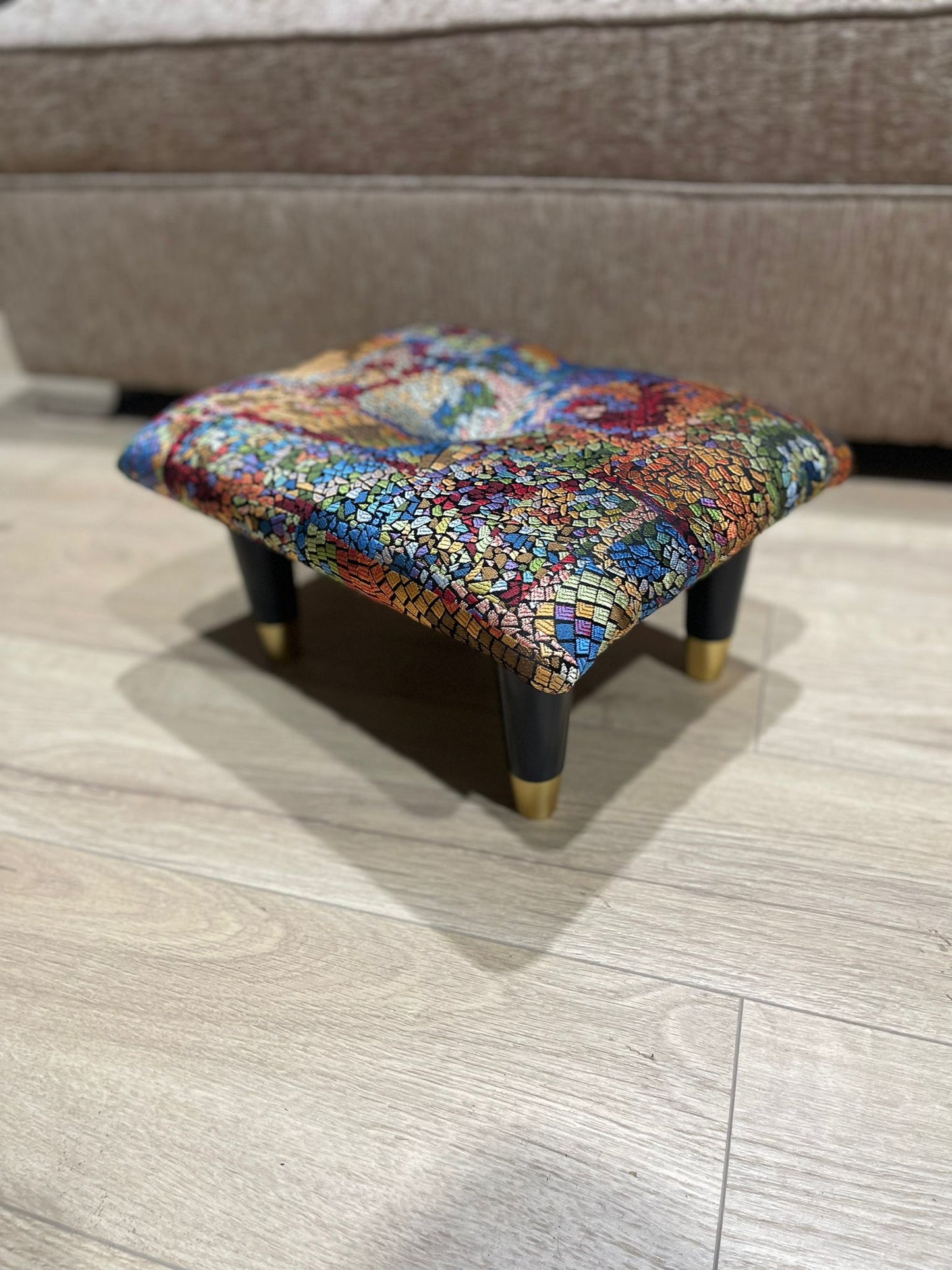 Small stained glass footrest pouffe - ISTOOLS