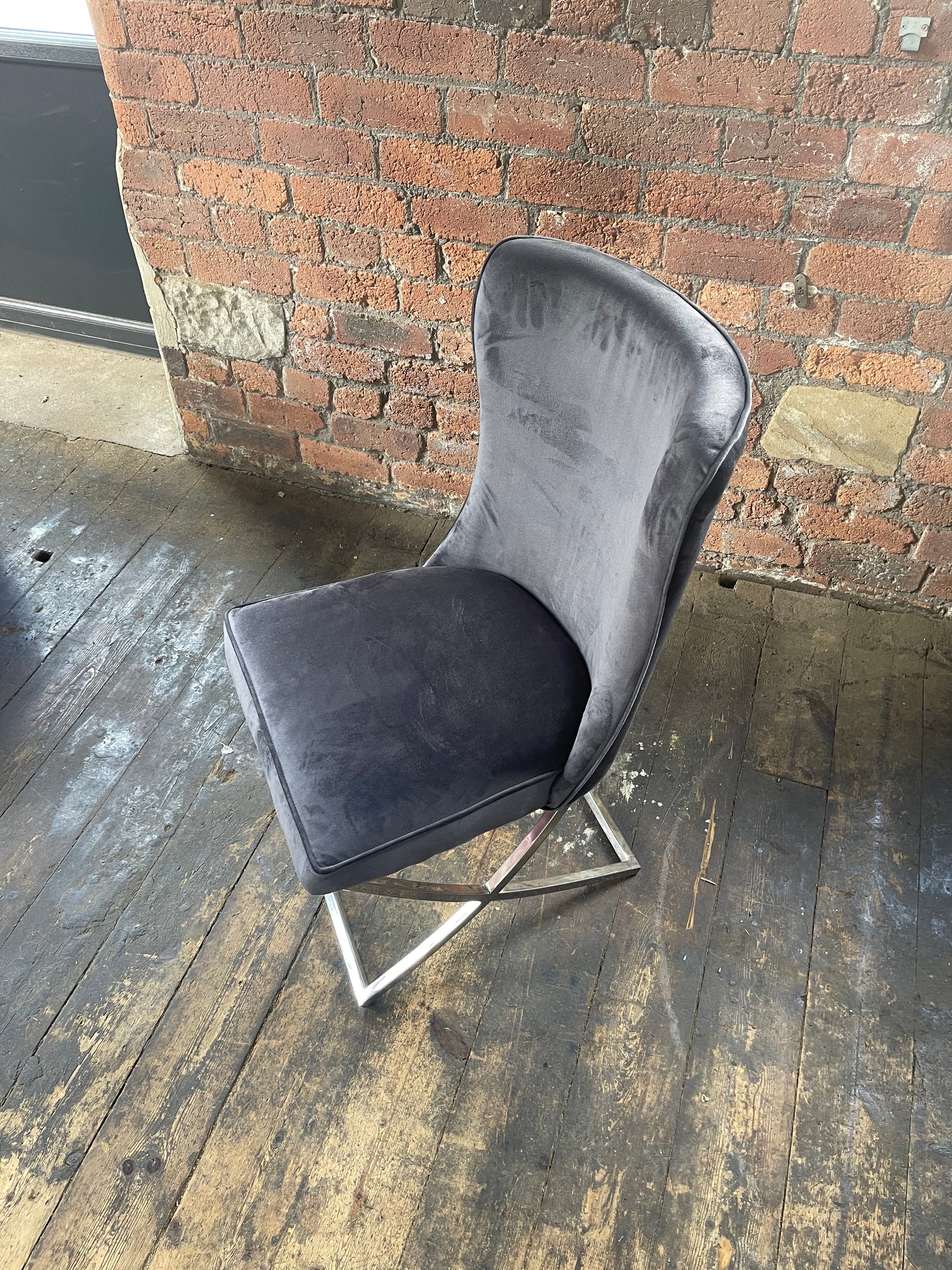 Curved Back Dark Grey Dining Room Chair - ISTOOLS