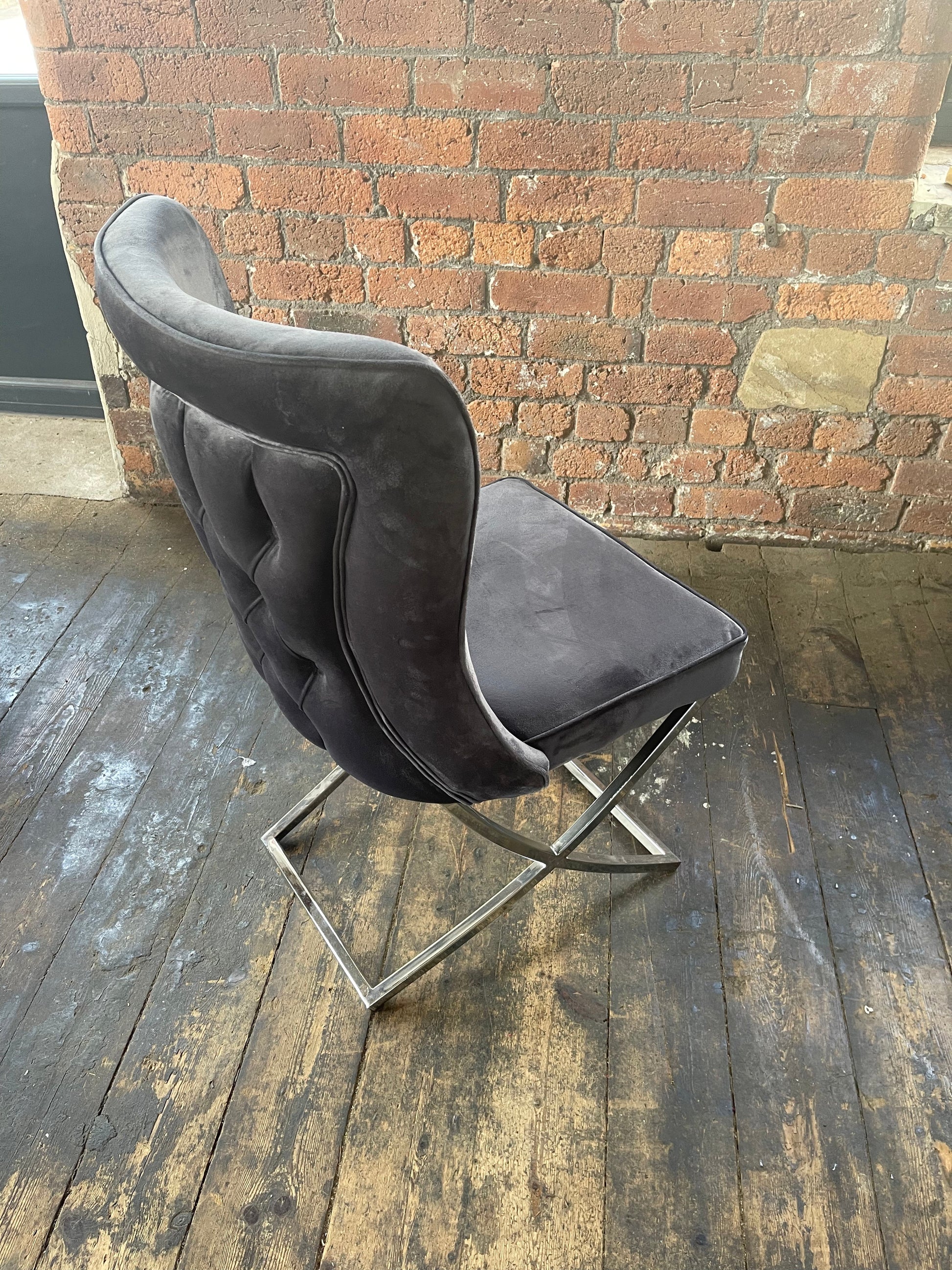 Curved Back Dark Grey Dining Room Chair - ISTOOLS