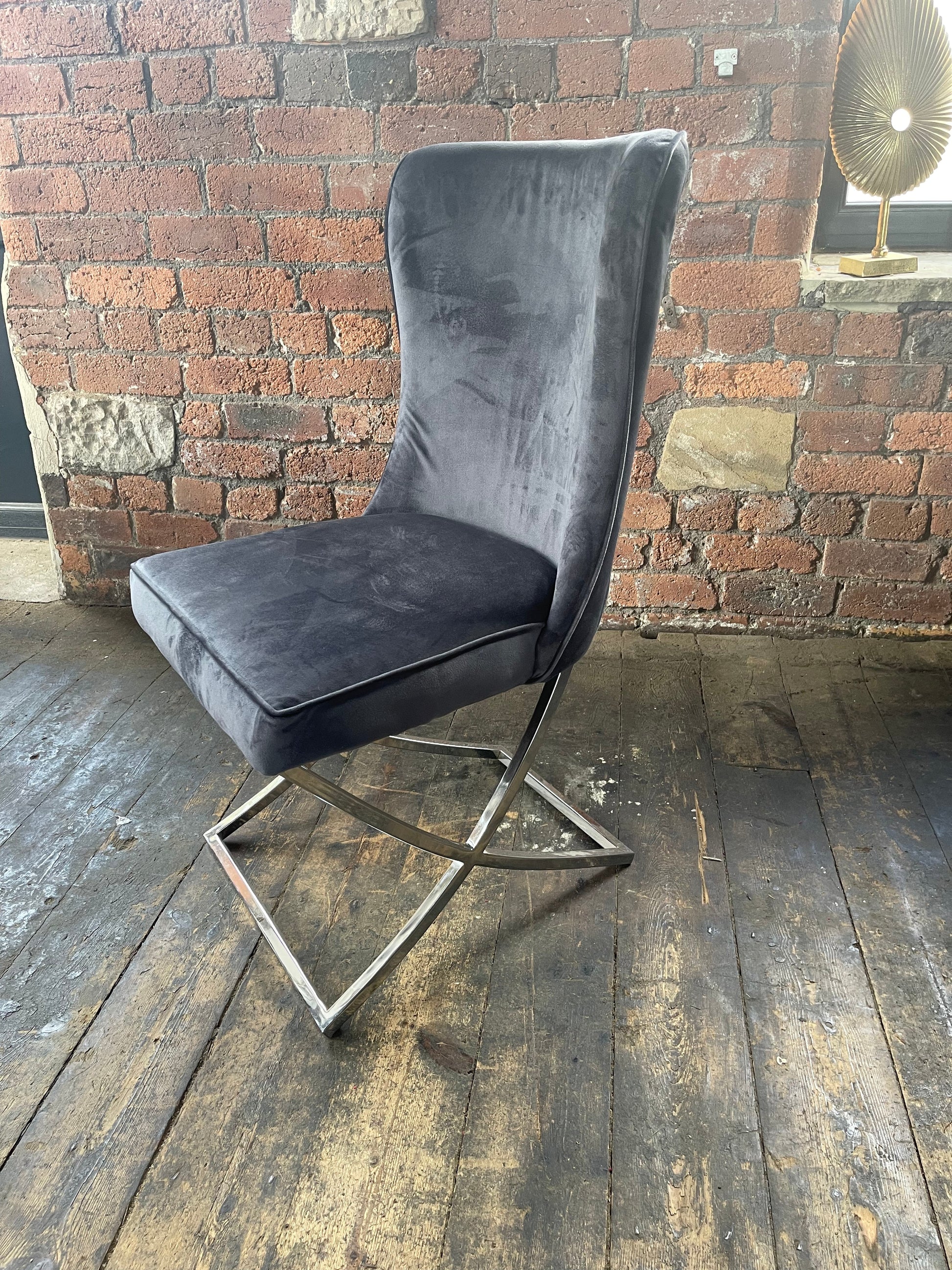Curved Back Dark Grey Dining Room Chair - ISTOOLS