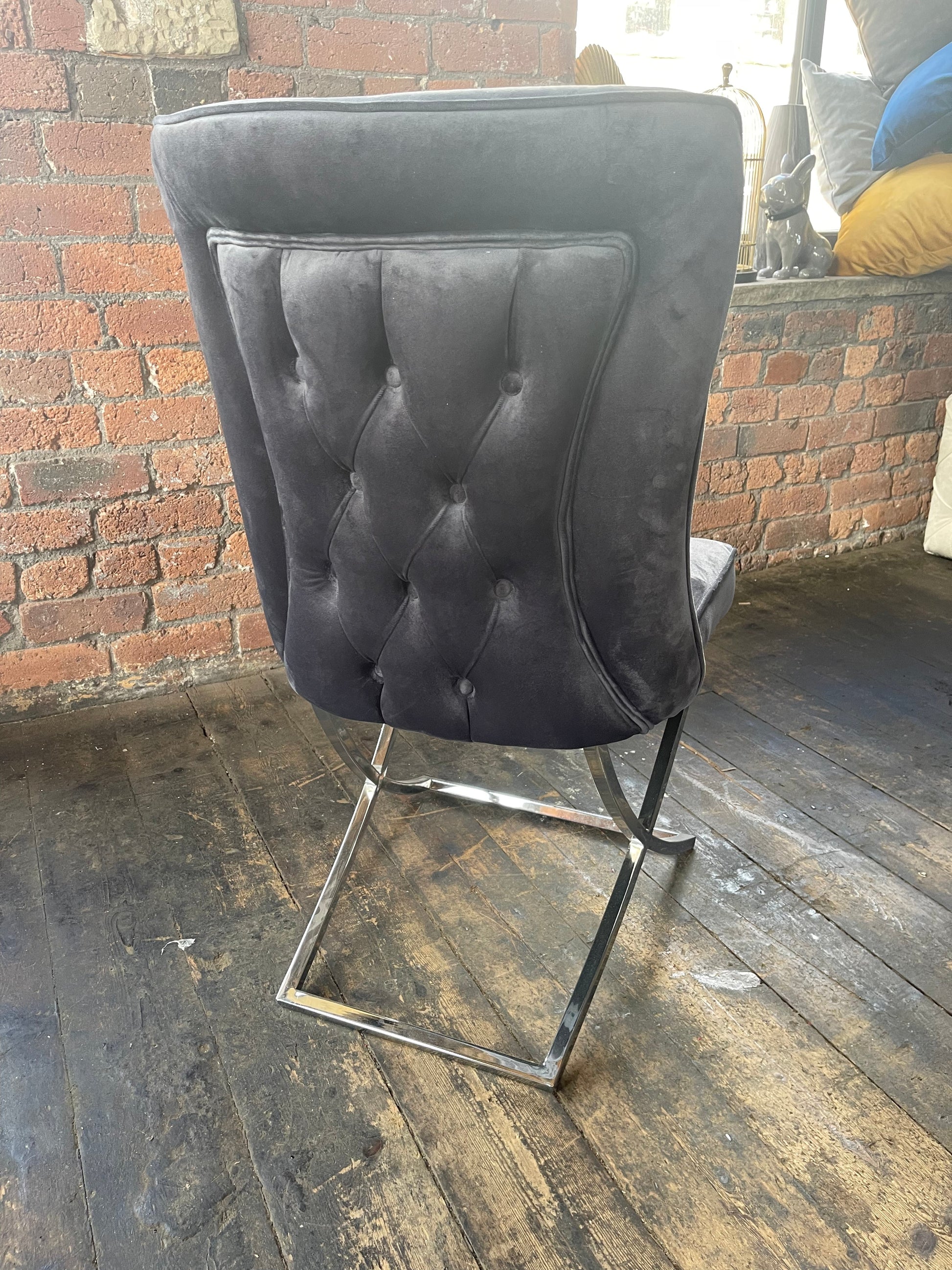 Curved Back Dark Grey Dining Room Chair - ISTOOLS