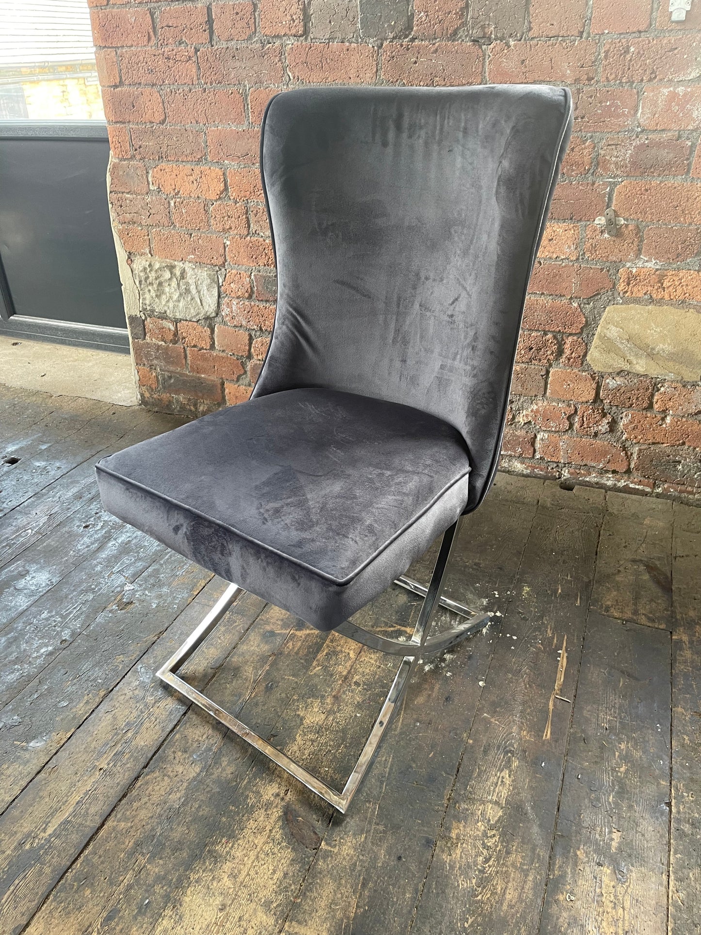 Curved Back Dark Grey Dining Room Chair - ISTOOLS