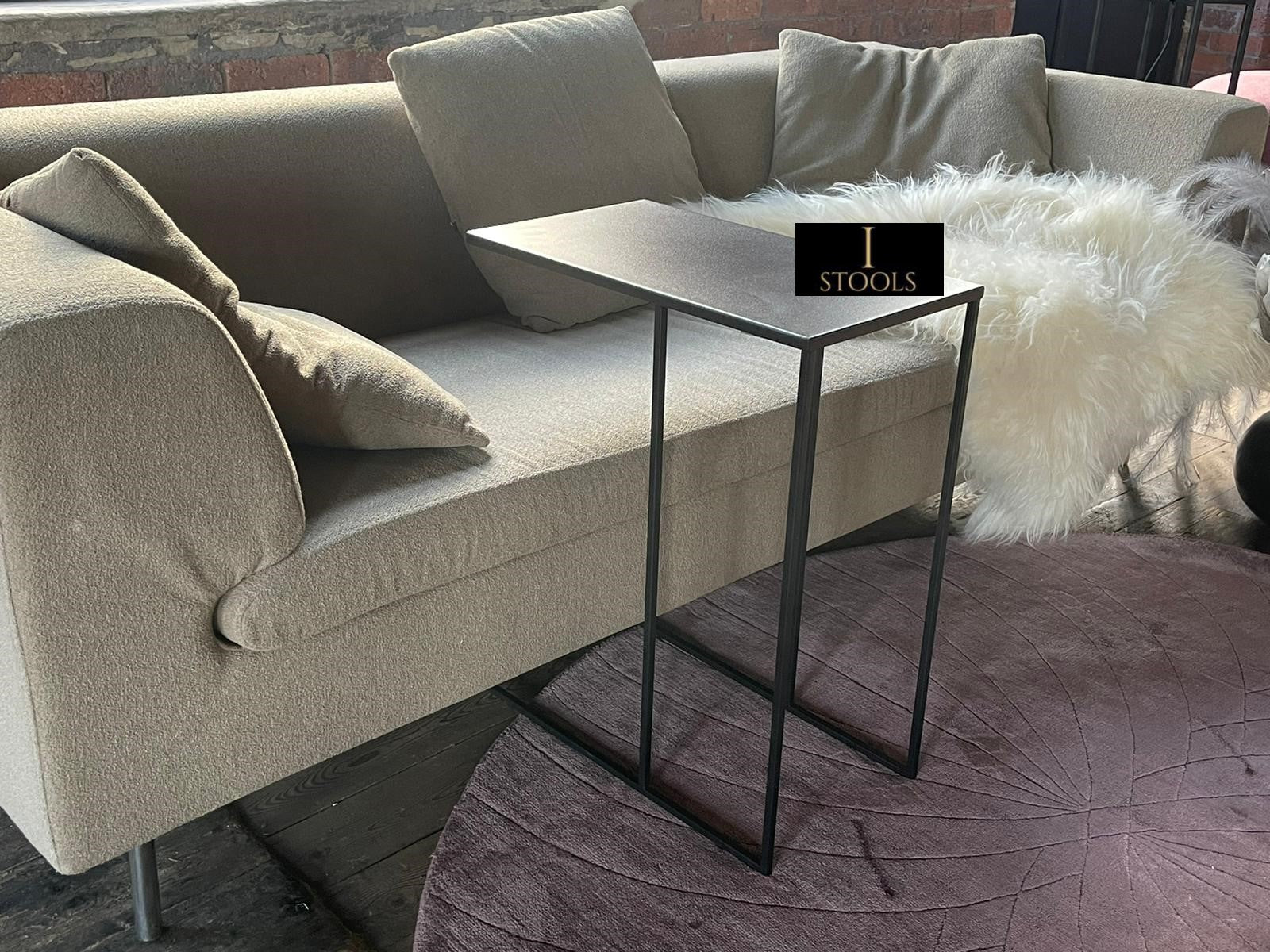 Elegant Side Table for Indoor or Outdoor Use - ISTOOLS