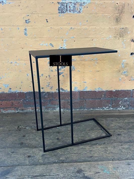 Elegant Side Table for Indoor or Outdoor Use - ISTOOLS