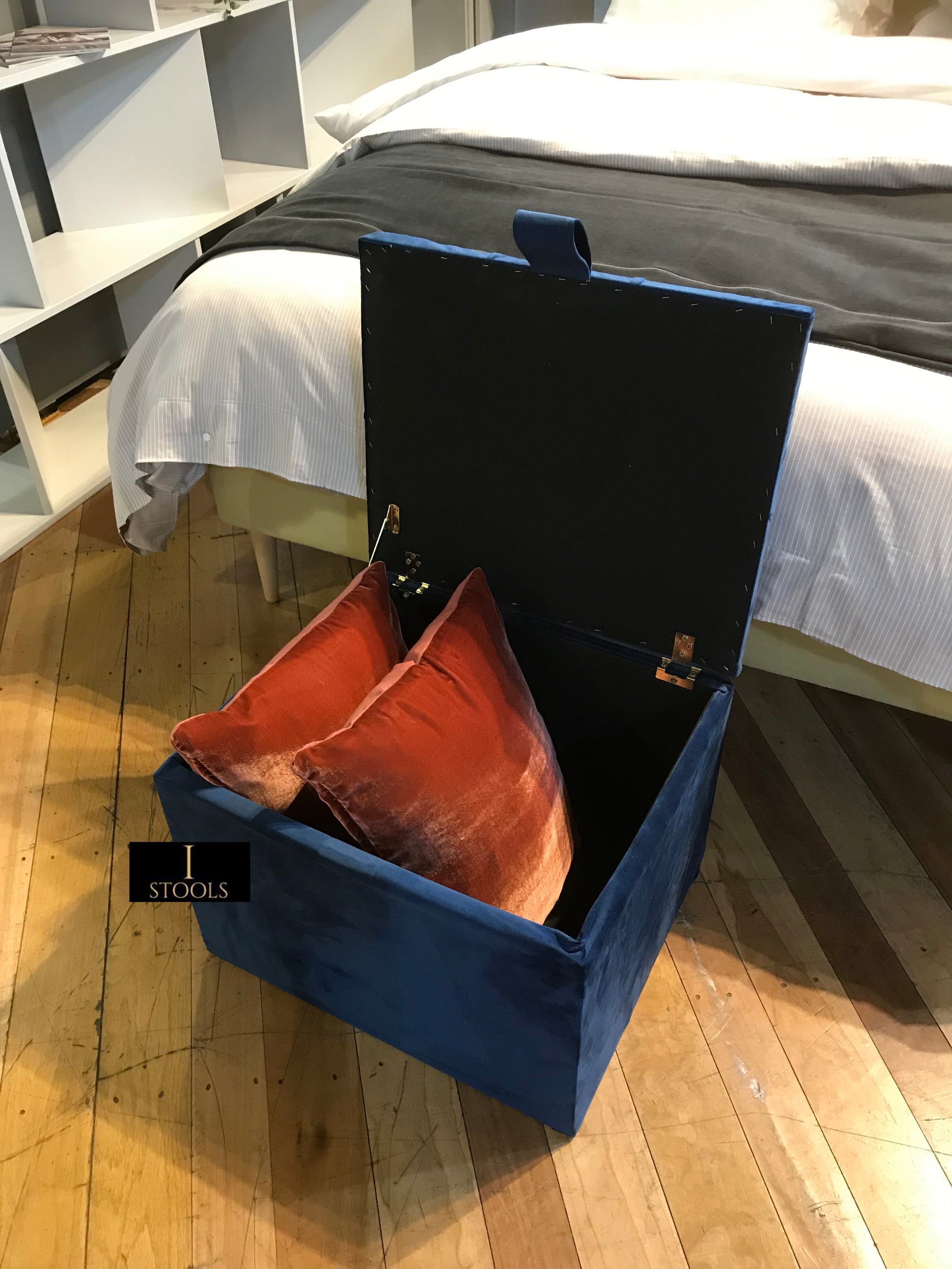 Small coffee table Storage Box | Footrest with Storage | Pouffe - ISTOOLS